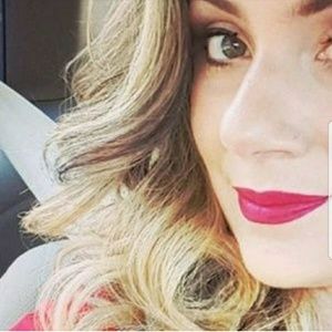 Meet your Posher, Laurie